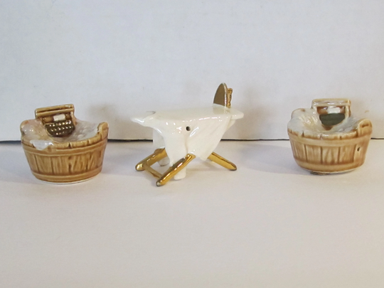 Vintage Arcadia Tiny Miniature Salt & Pepper Shakers - Rare Hard To Find Ironing Board With 2 Washtubs Iridescent Bubbles