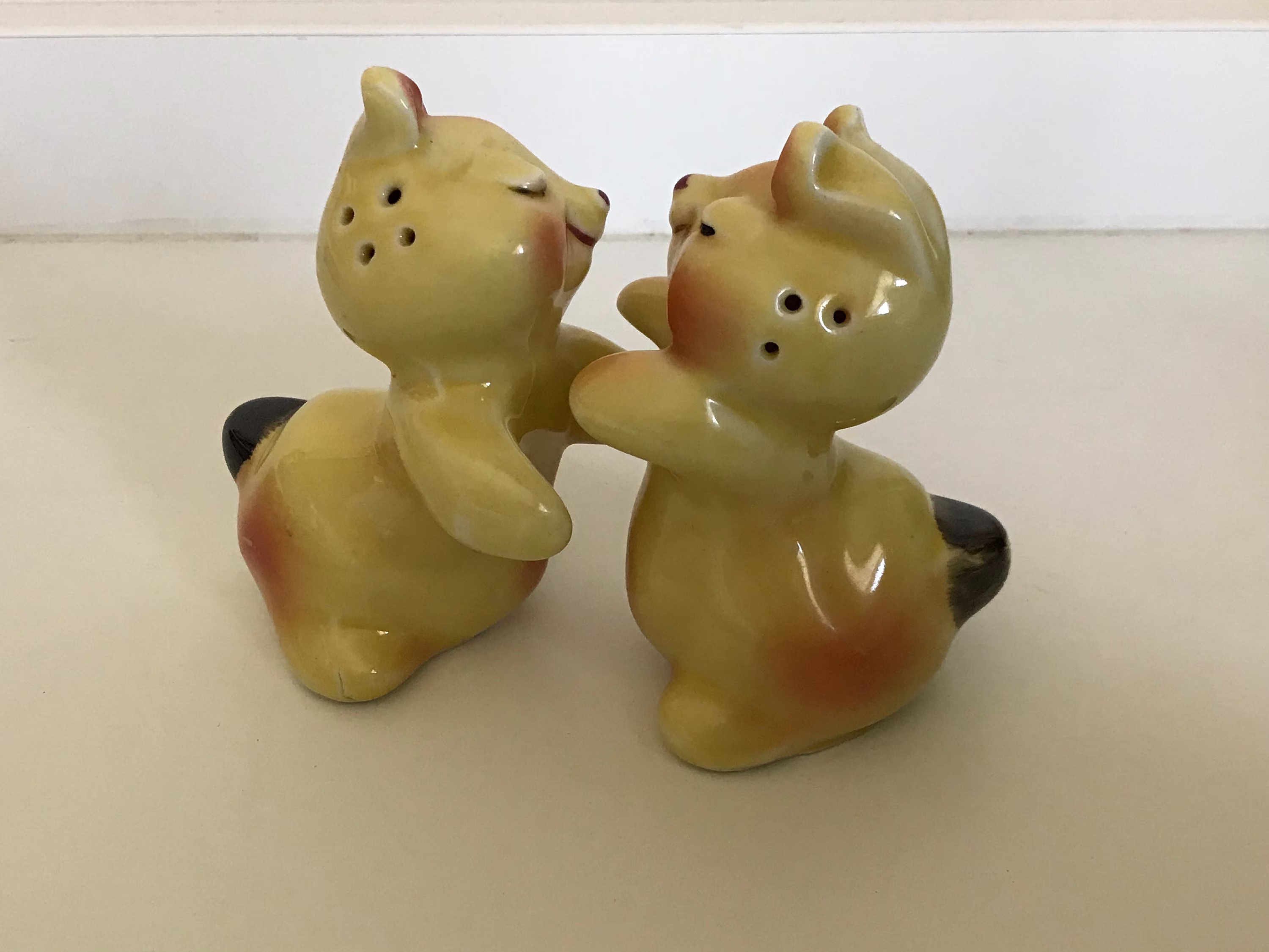 Huggie Bunnies Vintage Van Tellingen Hugging Bunnies Salt N' Pepper Shakers