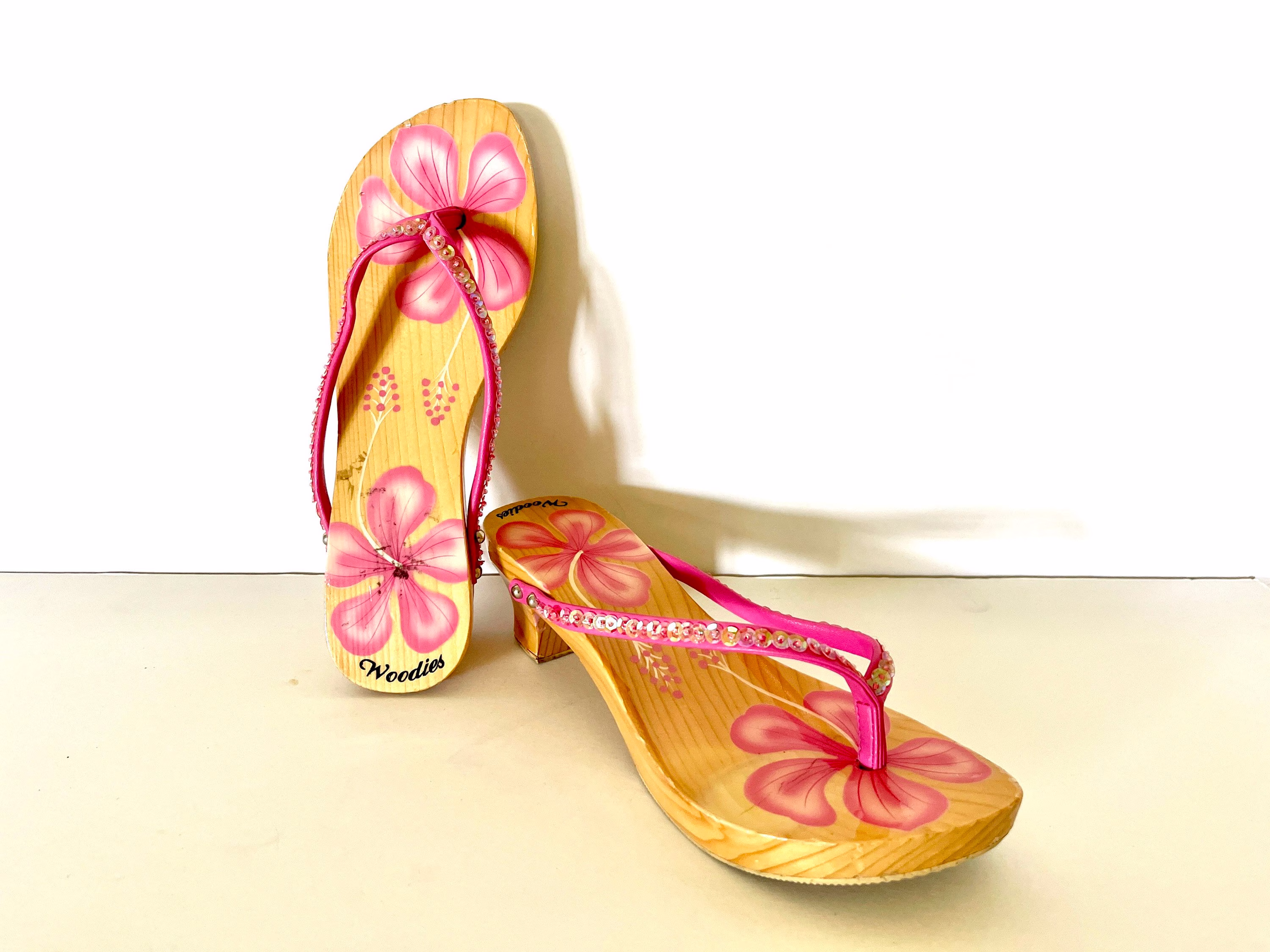 Vintage 70S Handpainted Pink Hibiscus Kitten Heels By Woodys