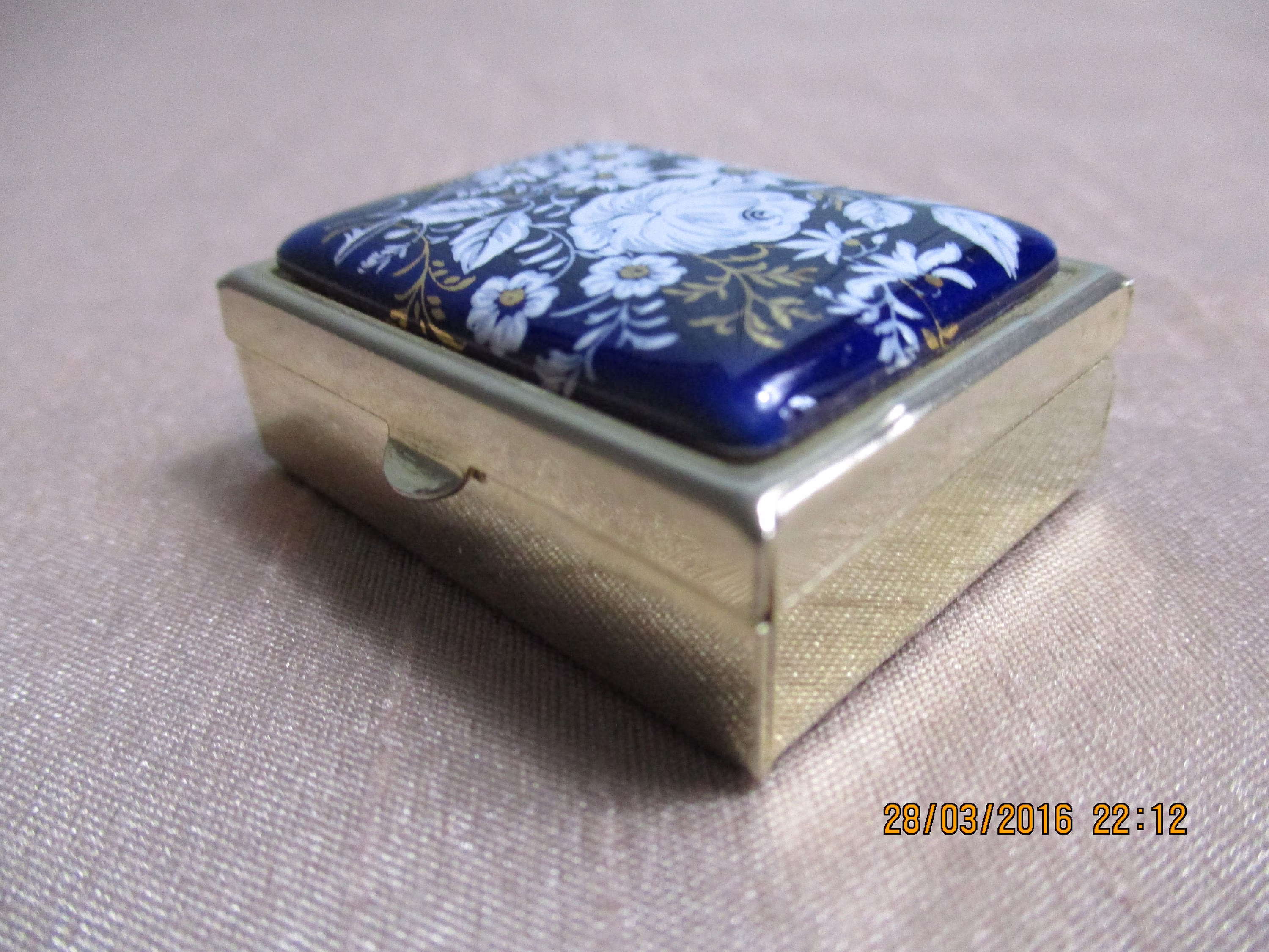 A Lovely Vintage French-Made Gold & Ceramic Metal Trinket Box/Pill With Flower Design