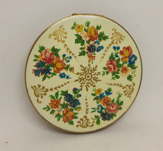 Vintage Stratton Powder Compact Scone Shape Cream Enamel Floral Gilt Complete 1950S
