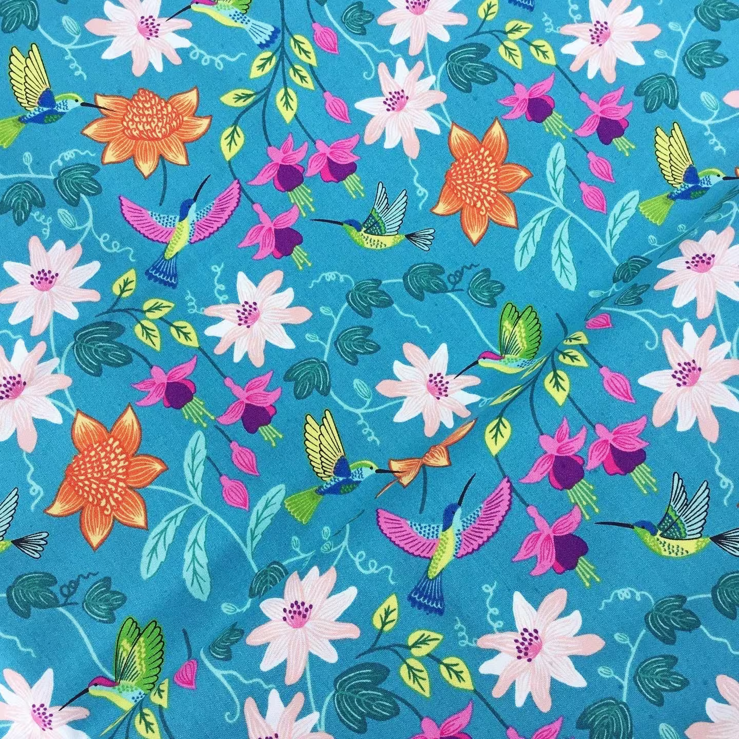 Hibiscus Hummingbird Floral Flowers Birds Pretty Quality 100% Cotton Lewis & Irene Quilt Fabric Dressmaking Patchwork Crafts