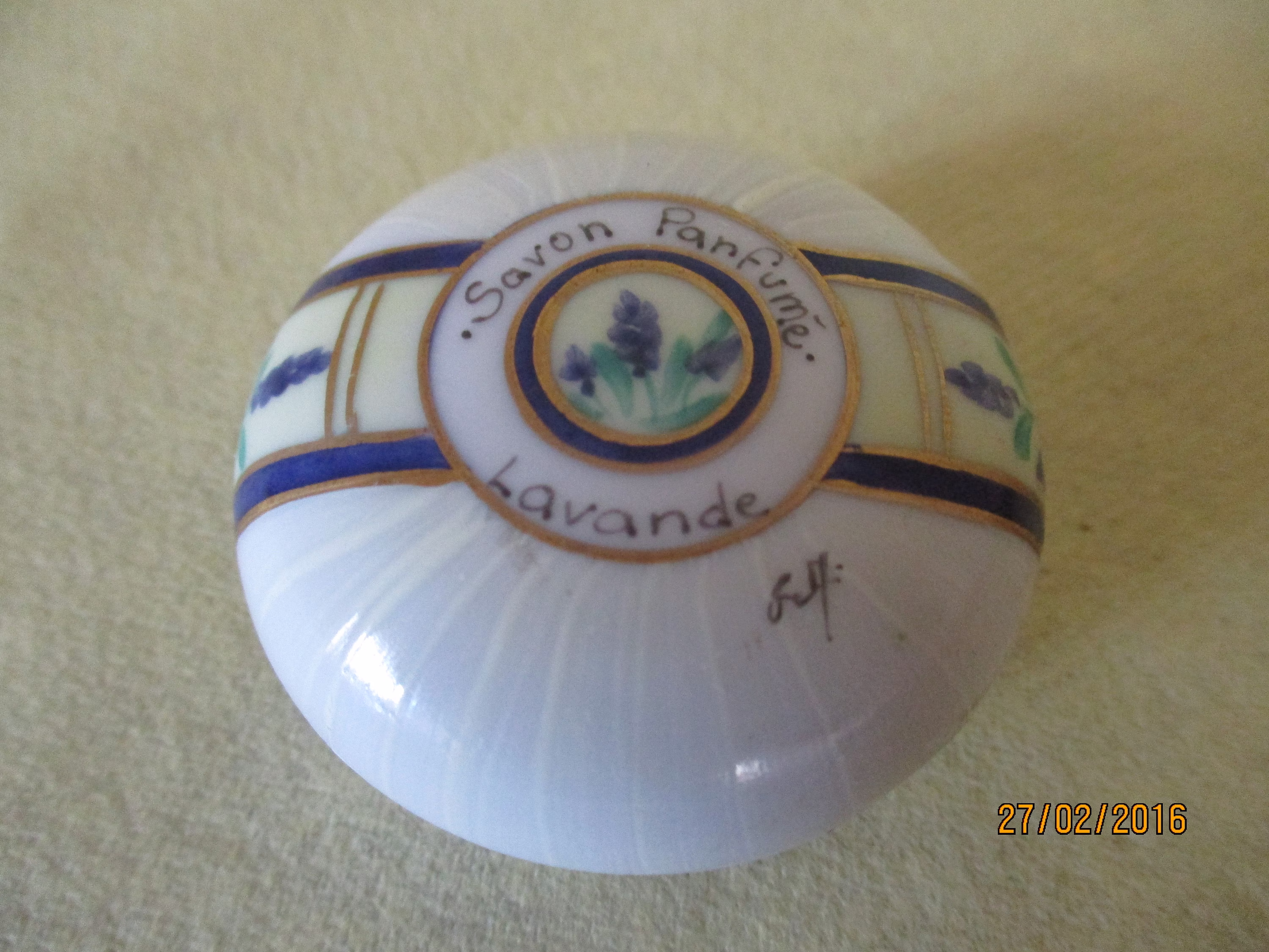 A Beautiful Vintage Limoges Porcelain Hand-Painted, Peint Main Trinket/Ring/Jewellery Dish/Box, Soap Design