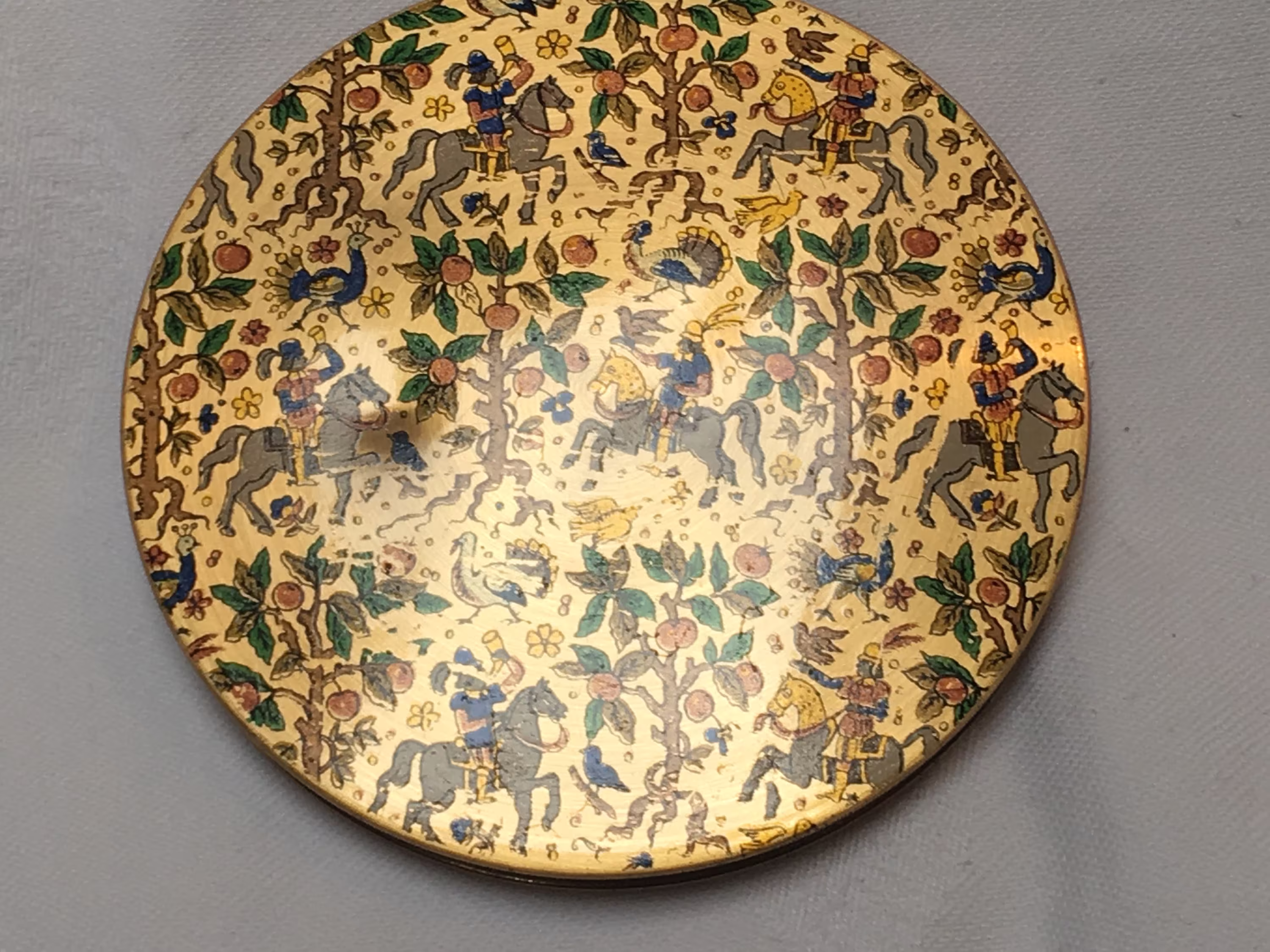 Vintage 1940S To 1950S Le Rage Powder Compact Complete Medieval Horsemen Scene 3.5 Inch