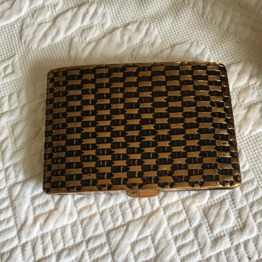 Vintage Basket Weave Powder Compact. No Name Visible. Repurpose As A Pill Box. Some Loose Inside