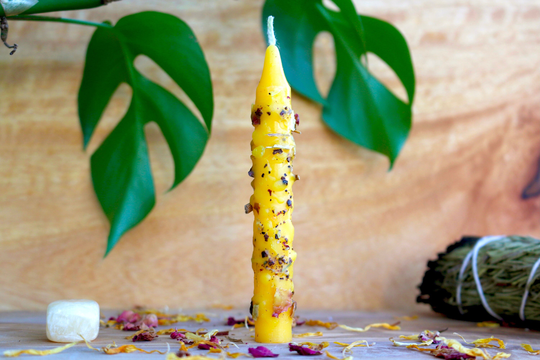 Happiness + Fulfillment Herbal Spell Candle - 4