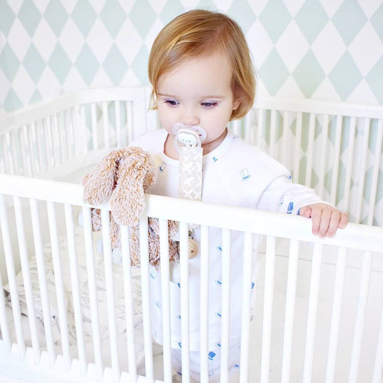 Organic Soother Clip Alabaster Kisses
