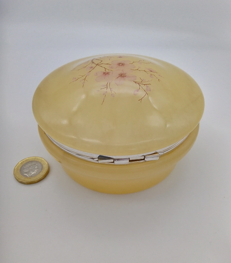 Alabaster Domed Europea Vanity Dressing Table Powder Trinket Pot Made in Italy 11 cm