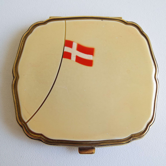 Vintage 1950's Powder Compact Denmark Danish Flag To Lid Make-Up Vanity Red & White