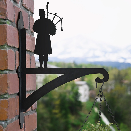 Scottish Bagpiper Hanging Basket Bracket/Highlands, Scott, Pride, Bagpipes, Home, Scottish, Kilt, Gift Idea, Garden