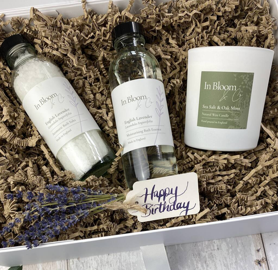 Luxury Pamper Gift Set: Bath Salts, Essence And Candle