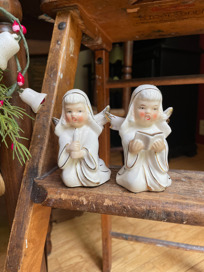 Relco Choir Angels Salt & Pepper Shakers ~ Vintage Japan, Mid Century, Ceramic Christmas, White Robes/Veils