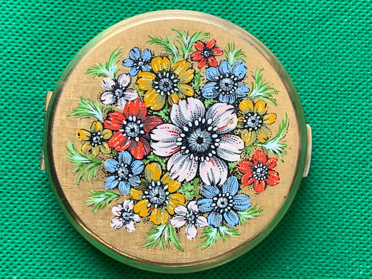 Gold Tone Stratton Flowers Made in England Powder Compact