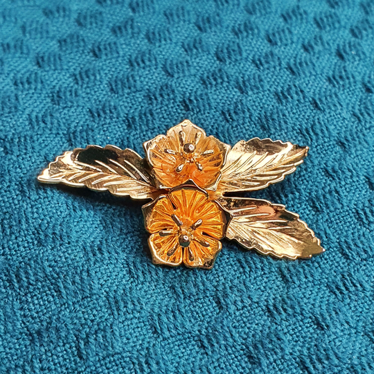 Vintage Gold Tone Flower Brooch