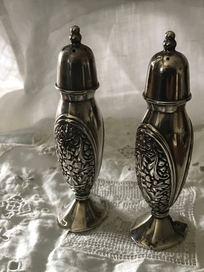 Vintage Silver Plate/Salt & Pepper/ Formal Dinning/Antique Plate Dining Service Shakers