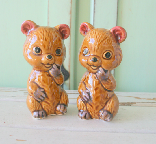 Vintage Cute Animal Retro Salt & Pepper Adorable Shakers...housewares. Retro. Vintage Home. Kitsch. 70S Animal Lover