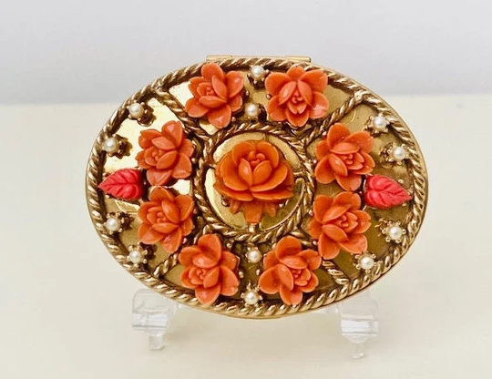 Vintage Unused Majestic Usa Faux Carved Coral & Seed Pearl Powder Compact Circa 1950