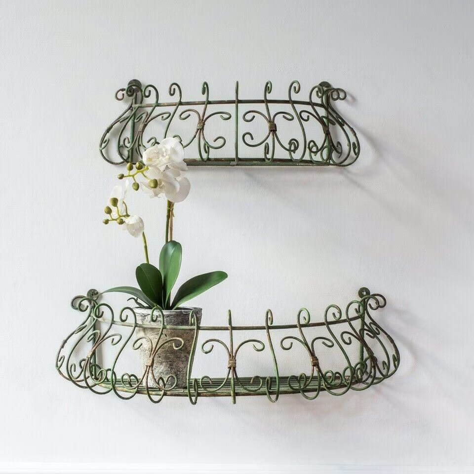 Set Of 2 Distressed Vintage Wall Hung Baskets - Sevilla Hanging Planter Rust Garden Aged Metal Plant Hanger