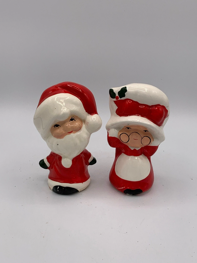 Vintage Salt & Pepper Shakers - Mr Mrs Claus Made in Taiwan Super Cute