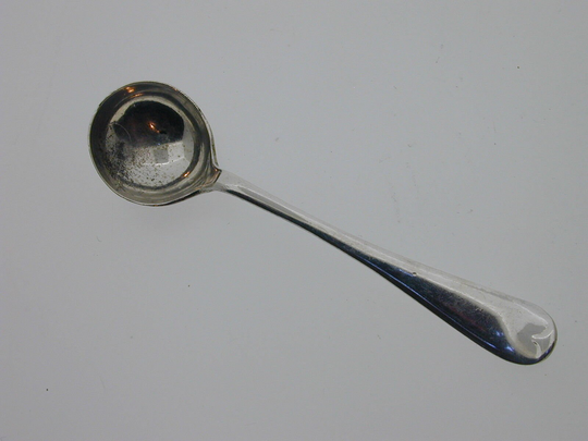 Old English Sterling Silver Salt Spoon 62.2mm Long Full Hallmarks 1945 3.3G