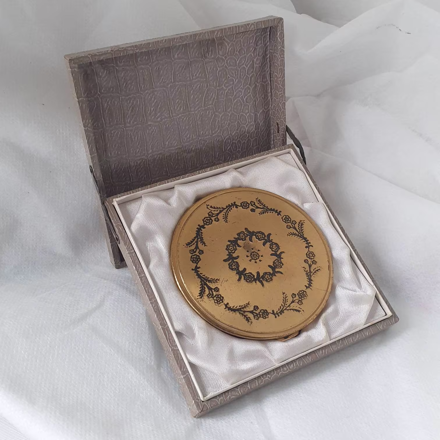 Vintage Compact Powder Case Boxed, Regent Of London Antique & Mirror Case