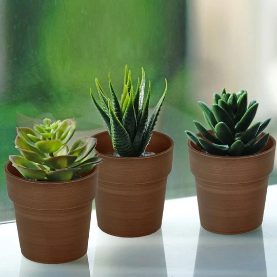2 Plastic Planter Pots, 3