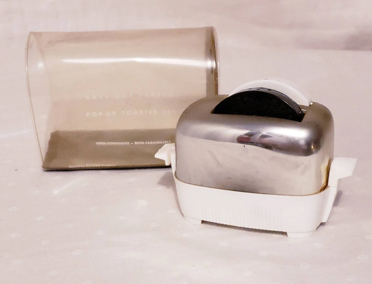 Vintage 1940's Mid-Century Toaster Salt N Pepper Shakers