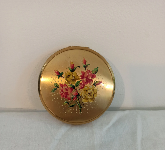 Vintage Powder Compact. Floral Design