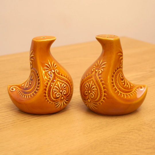 Vintage Salt & Pepper Shakers in Shape Of Bird/Duck || Floral Ornament Ceramic Pottery