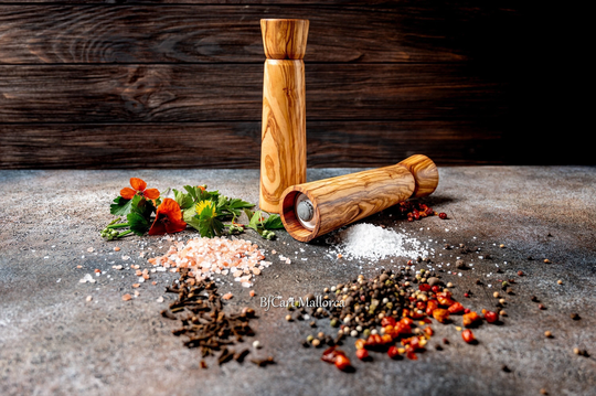 Set 2 Pepper Mill Grinder Olive Wood, Handcrafted Wooden Mill, Kit For Seasoning, Salt & Shakers