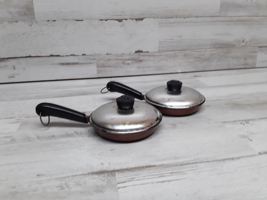 Brillium Mini Fry Pan Skillet Salt & Pepper Shakers/Vintage