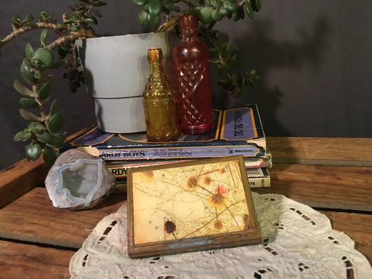 Vintage Zell Fifth Avenue Powder Compact, Brass, Cream & Gold Foil With Pressed Flowers