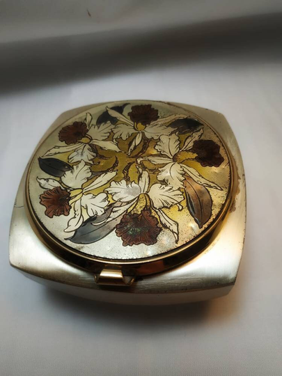 Antique Music Powder Box Vintage Compact Face Case Classic Decoration Grandmillennial Style New Traditionalist Music