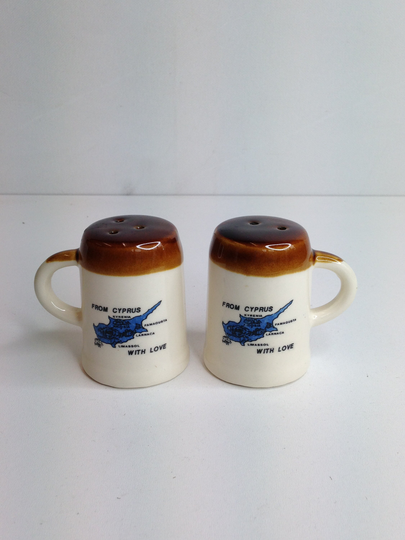 Vintage Pair White & Brown Beer Glasses/steins Salt & Pepper Pots. Novelty Cruet Set. Good Condition. Condiment