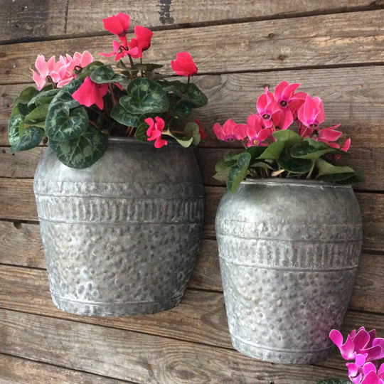 Set 2 Vintage Style Shabby Chic Metal Wall Vases Planters Hanging Plant Pots Baskets Indoor Outdoor Rustic Boho