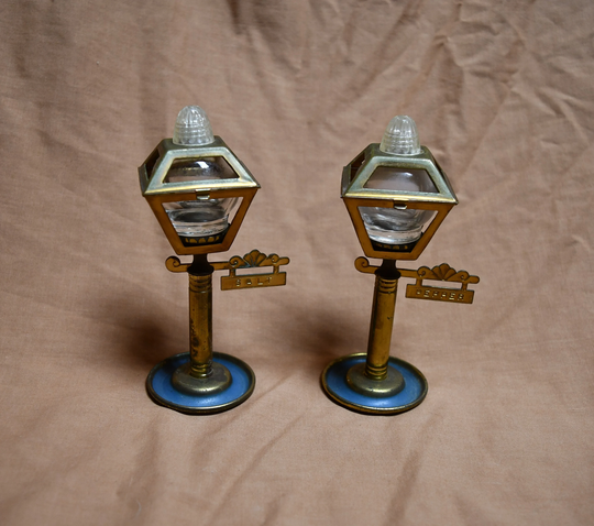 Vintage Mid Century Irice - Ny Brass & Glass Lamp Post /street Lights Salt & Pepper Shakers