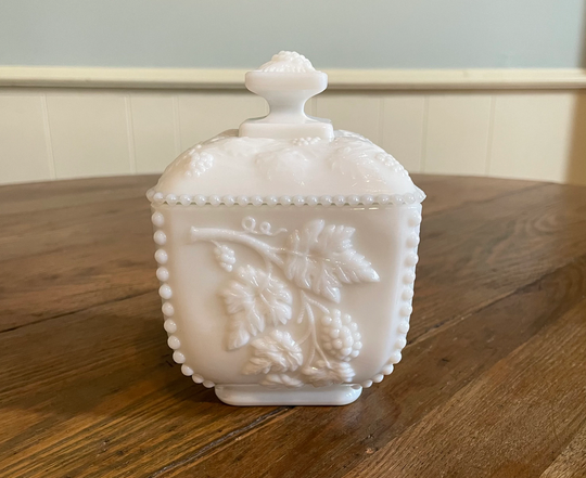Westmoreland White Milk Glass Vanity Box Blackberry Pattern Powder Cosmetics Covered Storage Farmhouse Romantic Cottage Style Home Decor