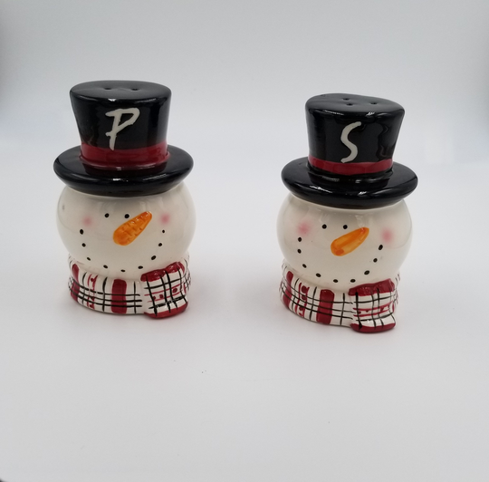 Snowman in Top Hat Decorative Salt & Pepper Shakers, Not Food Grade For Human Consumption1