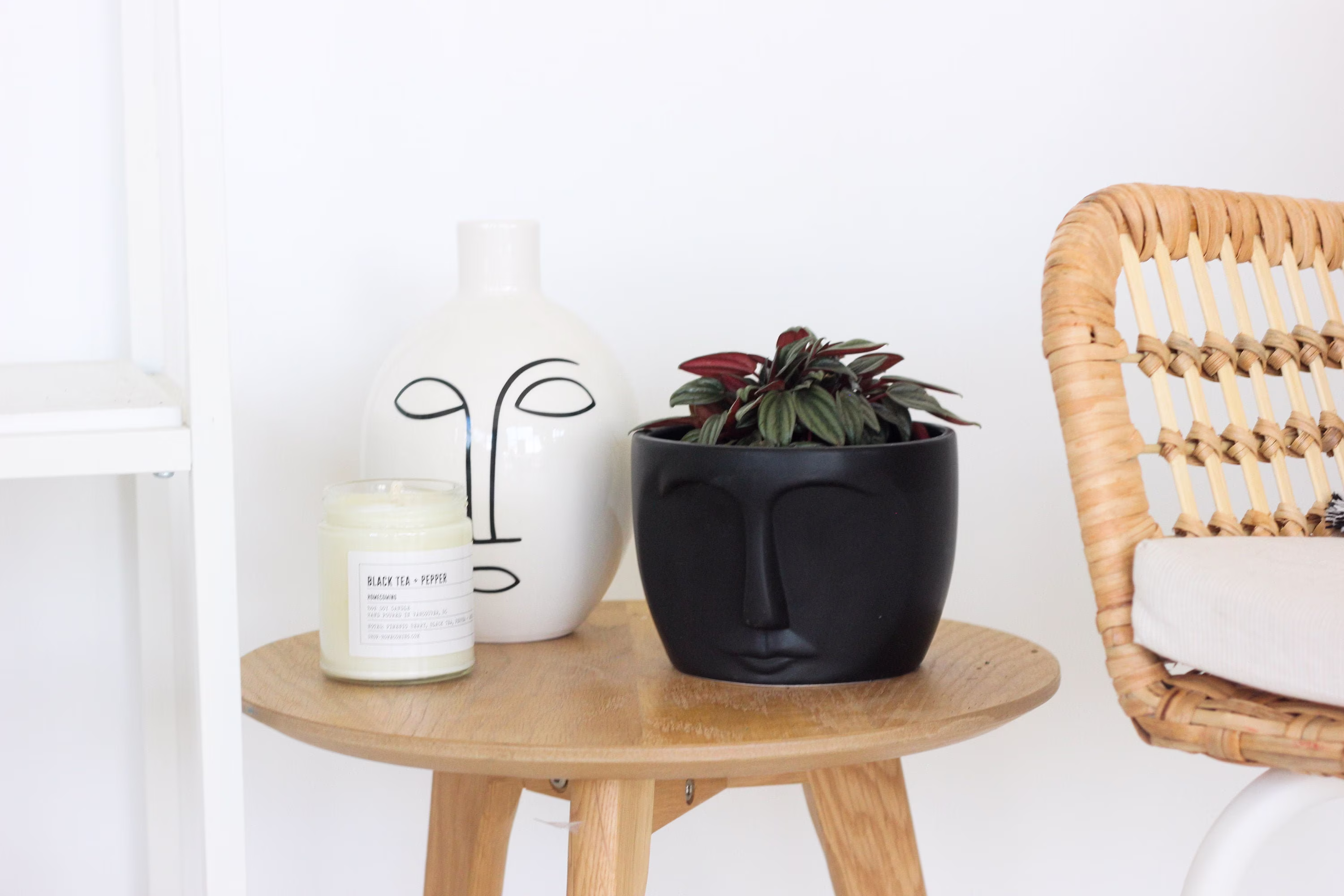 Moon Face Plant Pot in Matte Black