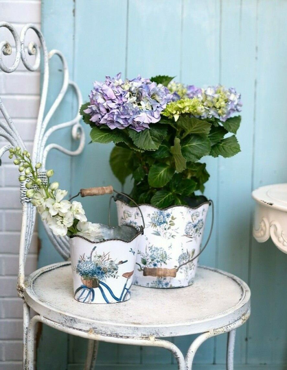 Set Of 2 White Metal Hanging Wall Planters Wooden Handle Garden Pot Flowers UK