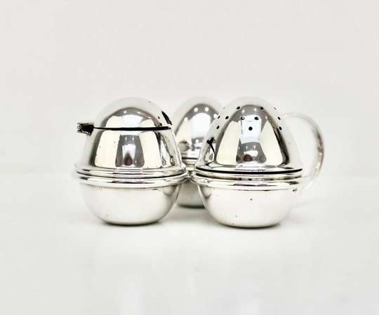 Pretty 3 Piece Cruet in The Form Of Eggs