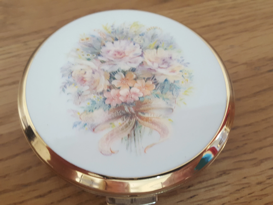 Vintage Stratton Powder Compact, Face Powder, Make Up, Womens Beauty, Toiletries, Vanity, Flowers