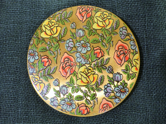 Vintage 1950S Powder Compact With Floral Design Of Pink & Yellow Roses, & Pale Blue Flowers With Original Sifter Puff