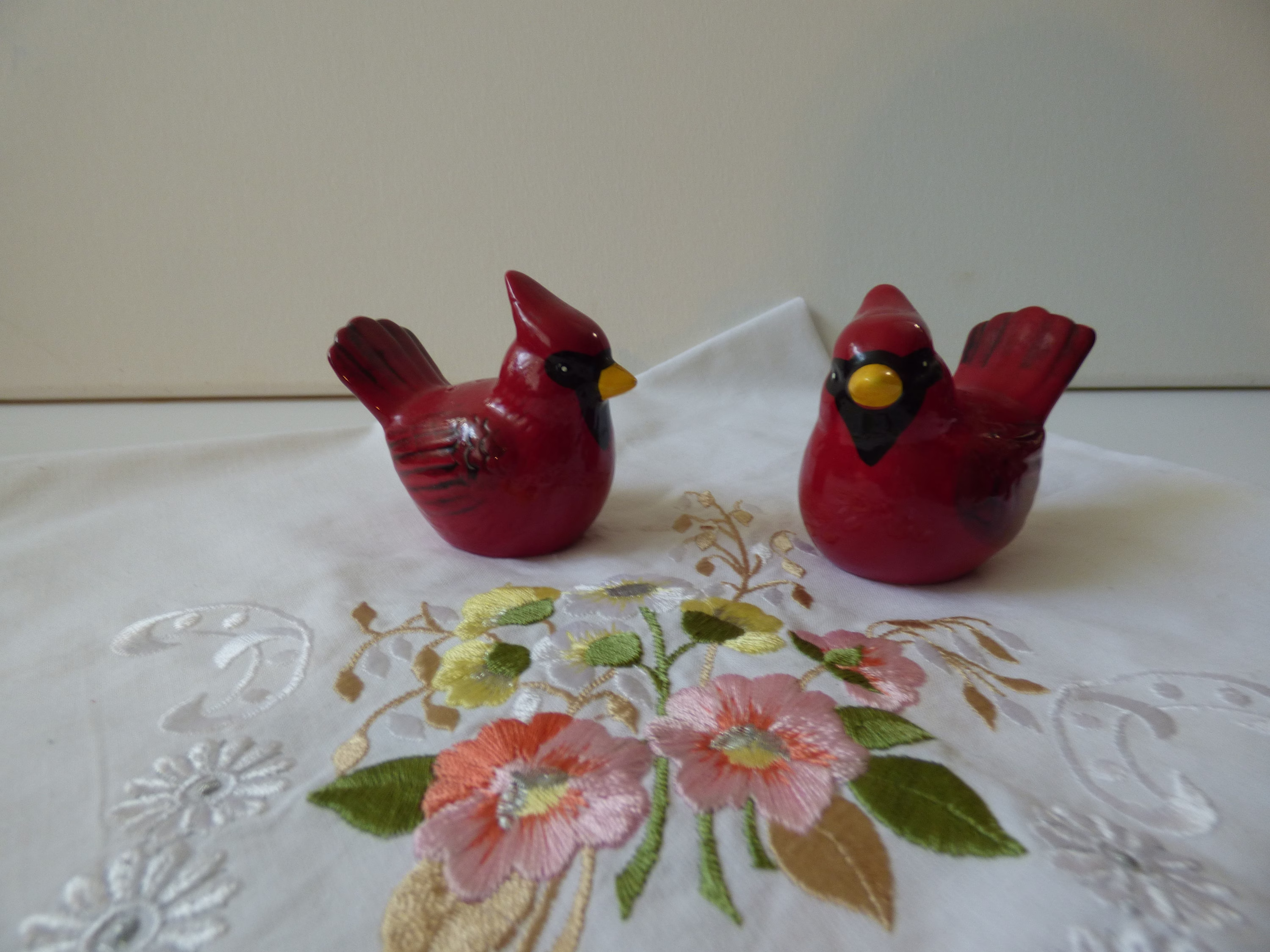 Ceramic Birds Salt & Pepper Shakers, Cardinal & Shakers, Northern Cardinal, Porcelain Salt Pepper