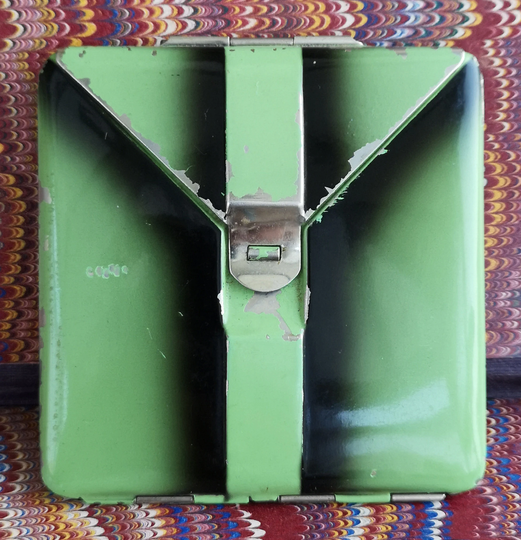 A Beautiful Unusual Vintage Art Deco Powder Compact 1930S Green & Black Compact. Envelope Style