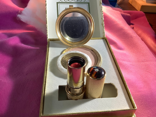 Revlon Van Cleef & Arpels Lipstick Powder Gift Set