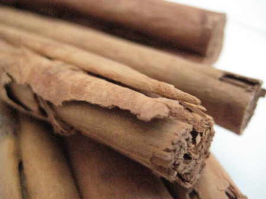 Cinnamon - 3 Inch Quills-6 Quills-Fine Ground -Cinnamomum Zeylanicum