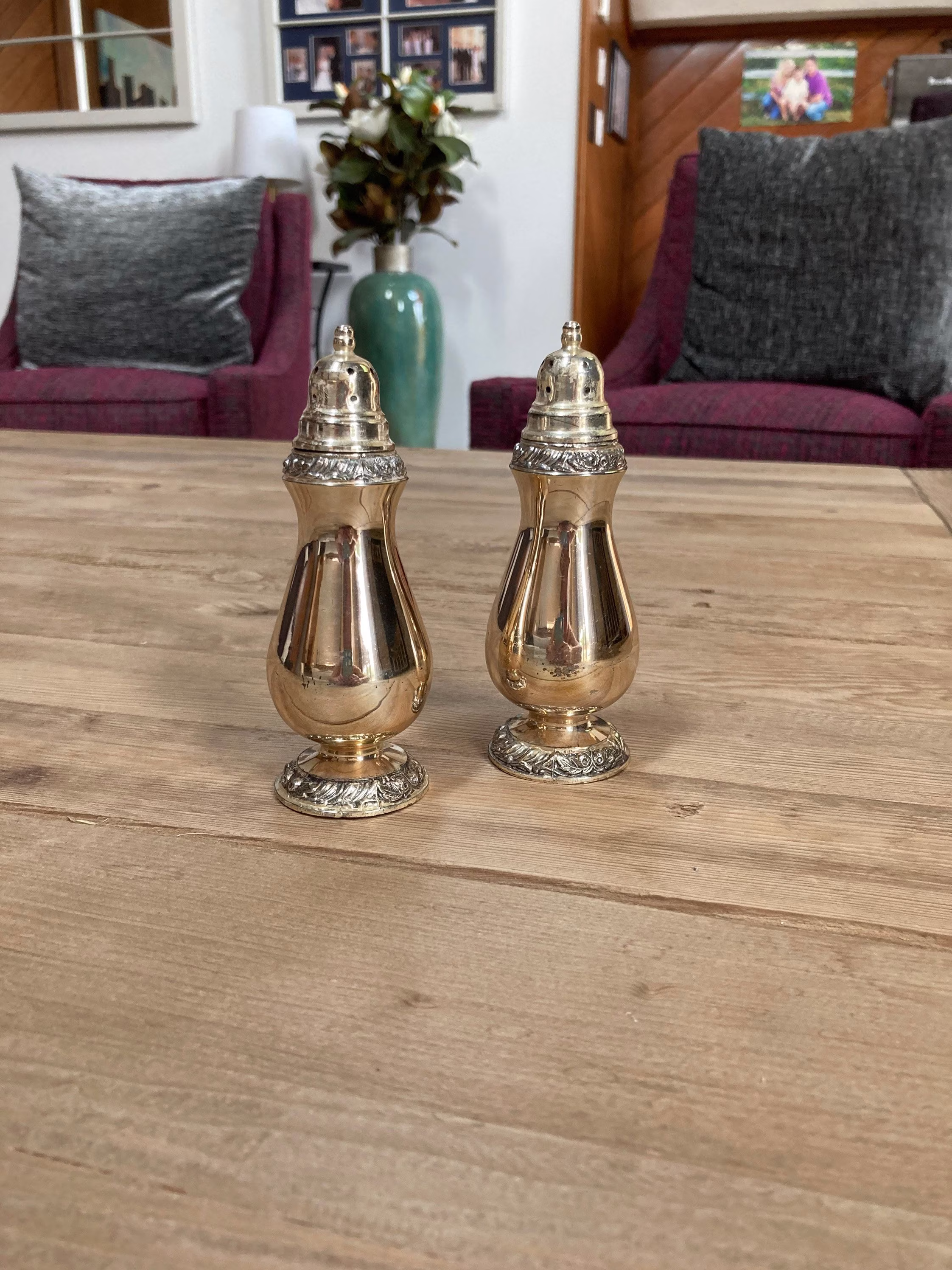 Oneida Tudor Plate - Henley Salt & Pepper