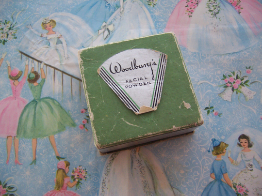 Box/Antique Woodbury's Facial Powder