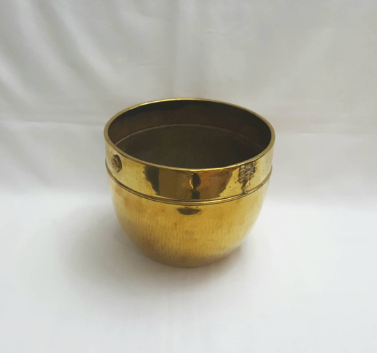 Vintage Brass Jardiniere - A Neoclassical Hammered Planter With Bark Design By Nestor | Harry J Pratt & Co Of Birmingham, 20's Or 30's